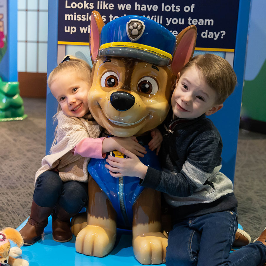 Two children hugging a chase sculpt