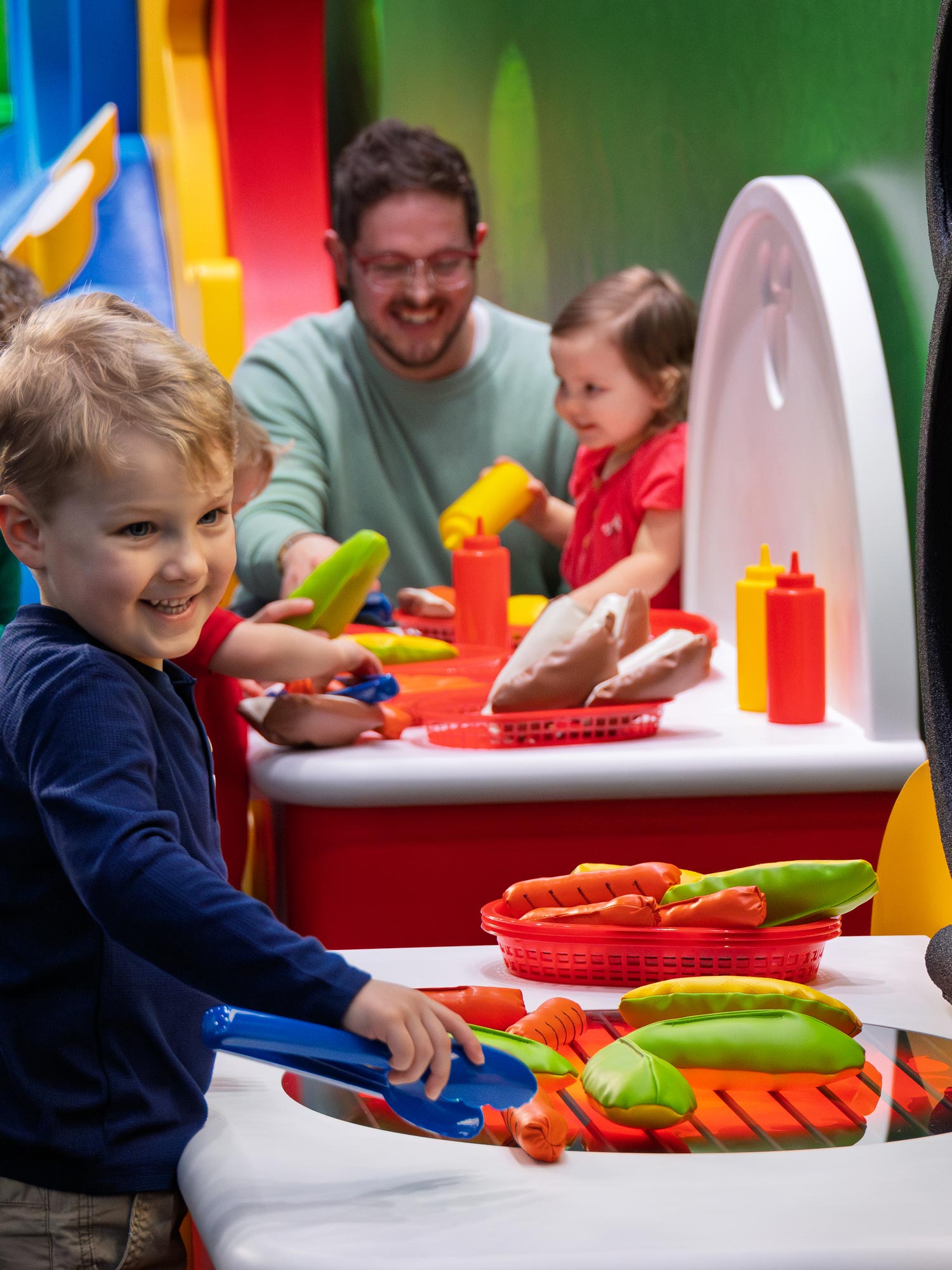 https://dktix1rrcd7mv.cloudfront.net/images/3:4/mickey-mouse-clubhouse-exhibit-grill.jpg