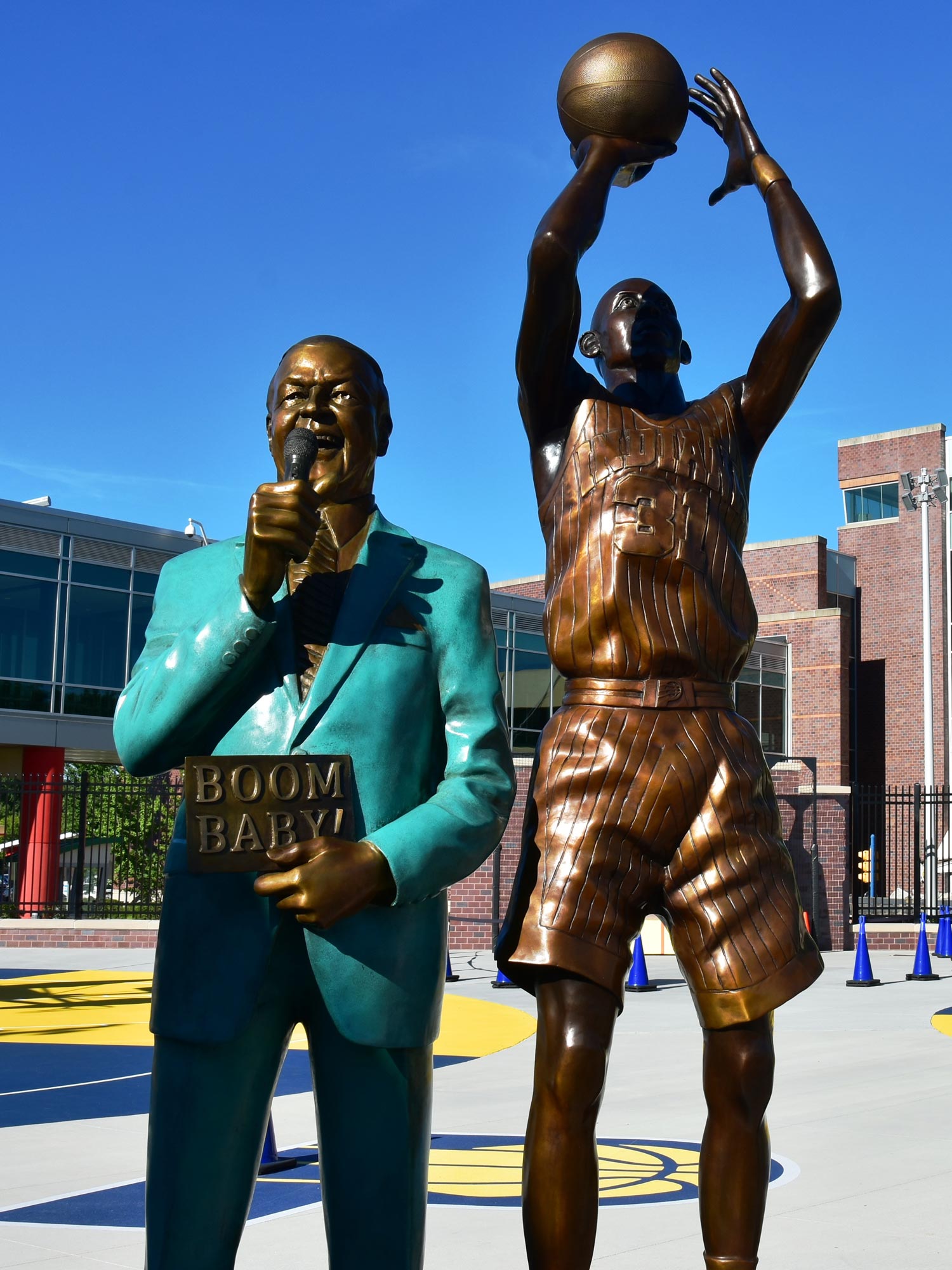 Statue of Slick Leonard and Reggie Miller.