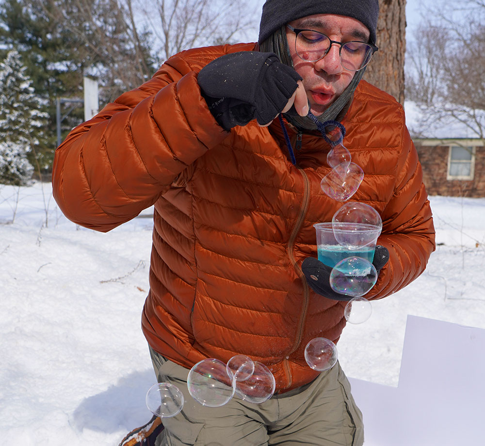 Blowing frozen bubbles