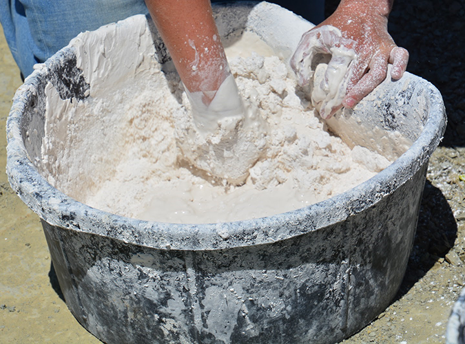 Hand-mixing plaster for a field jacket